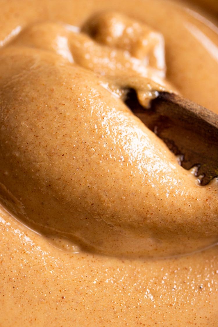 CLOSE UP OF ALMOND BUTTER