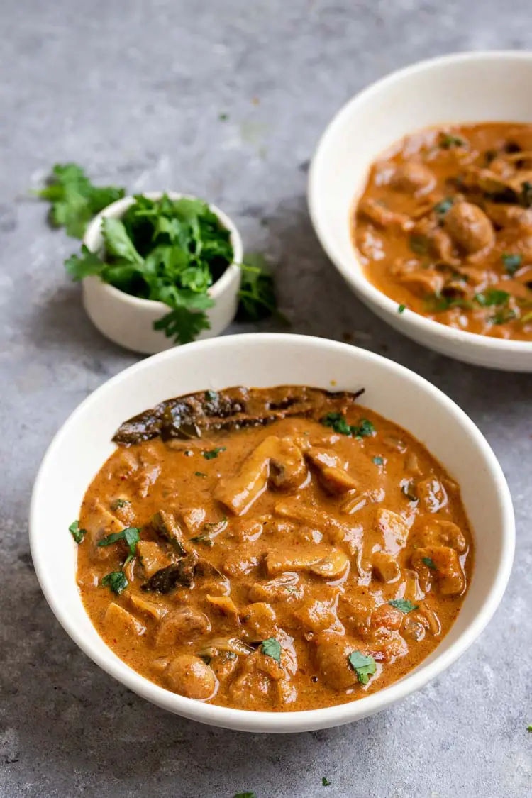 Recipe for Mushroom Curry, mushroom curry in a bowl, vegan mushroom gravy recipe, mushroom curry with coconut milk