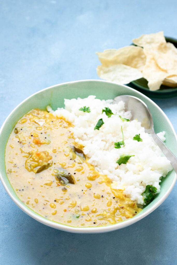 SPLIT PEA curry, in a bowl with rice, Yellow split pea soup recipe, split pea soup recipe easy