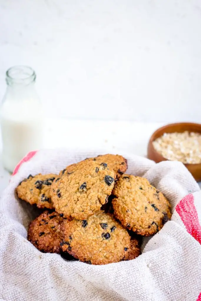 Oatmeal raisin cookies easy food photography