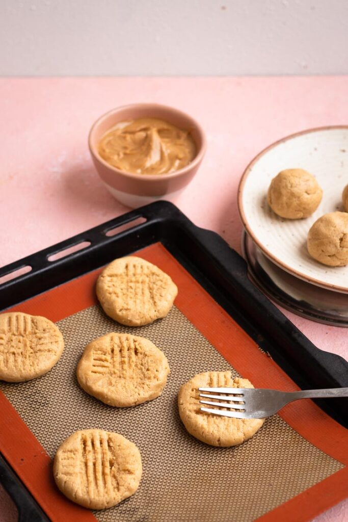 making of peanut butter cookies, ingredients of peanut butter