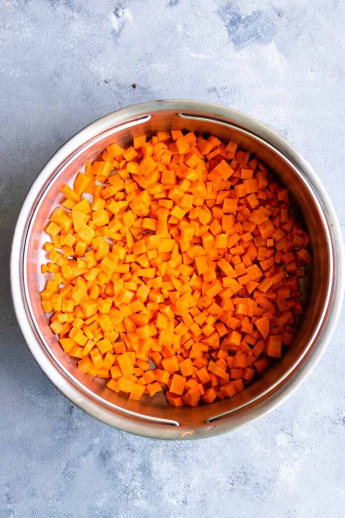 how to make carrot poriyal, steamed carrots